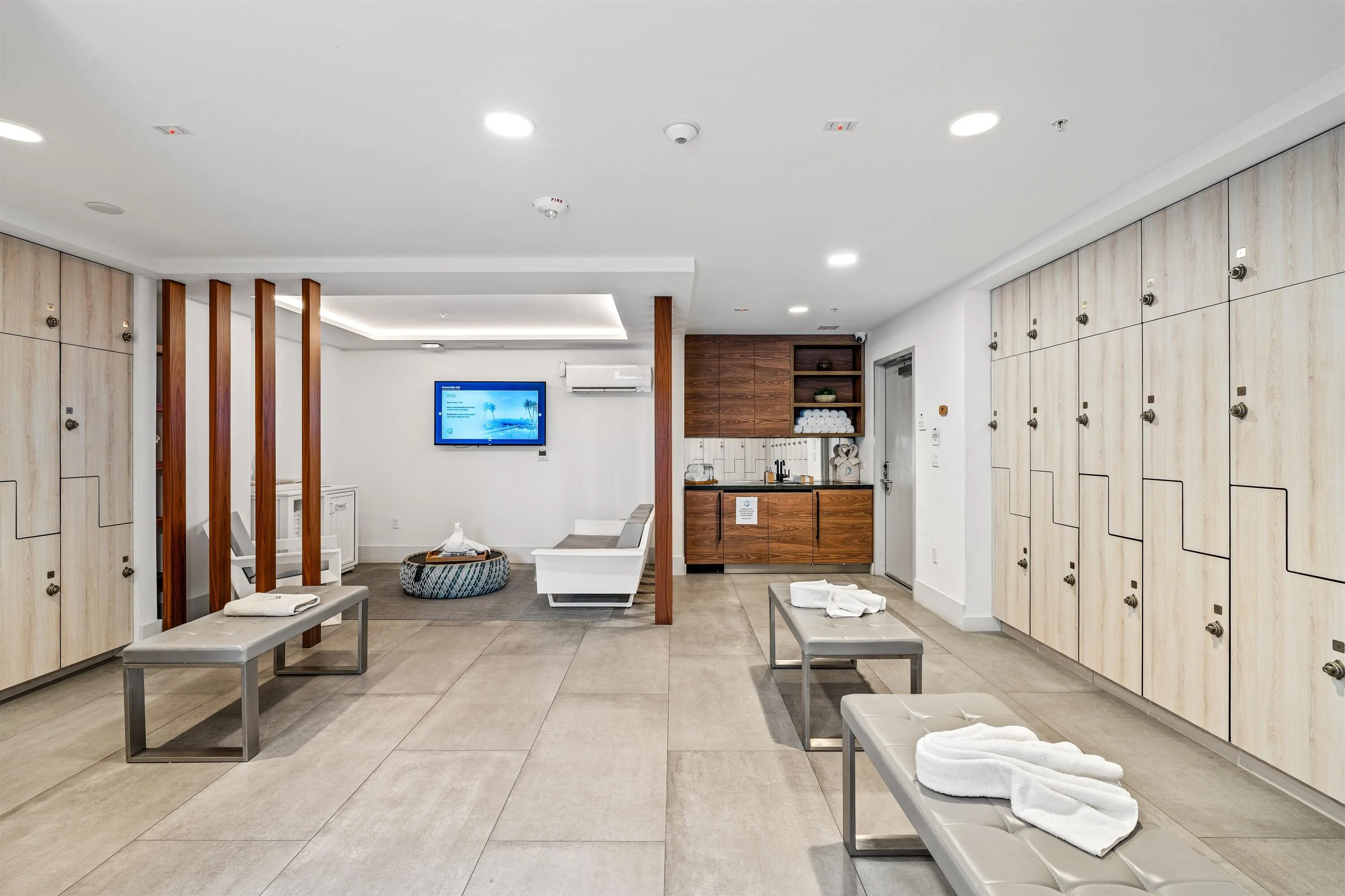 LOCKER_ROOM_DT