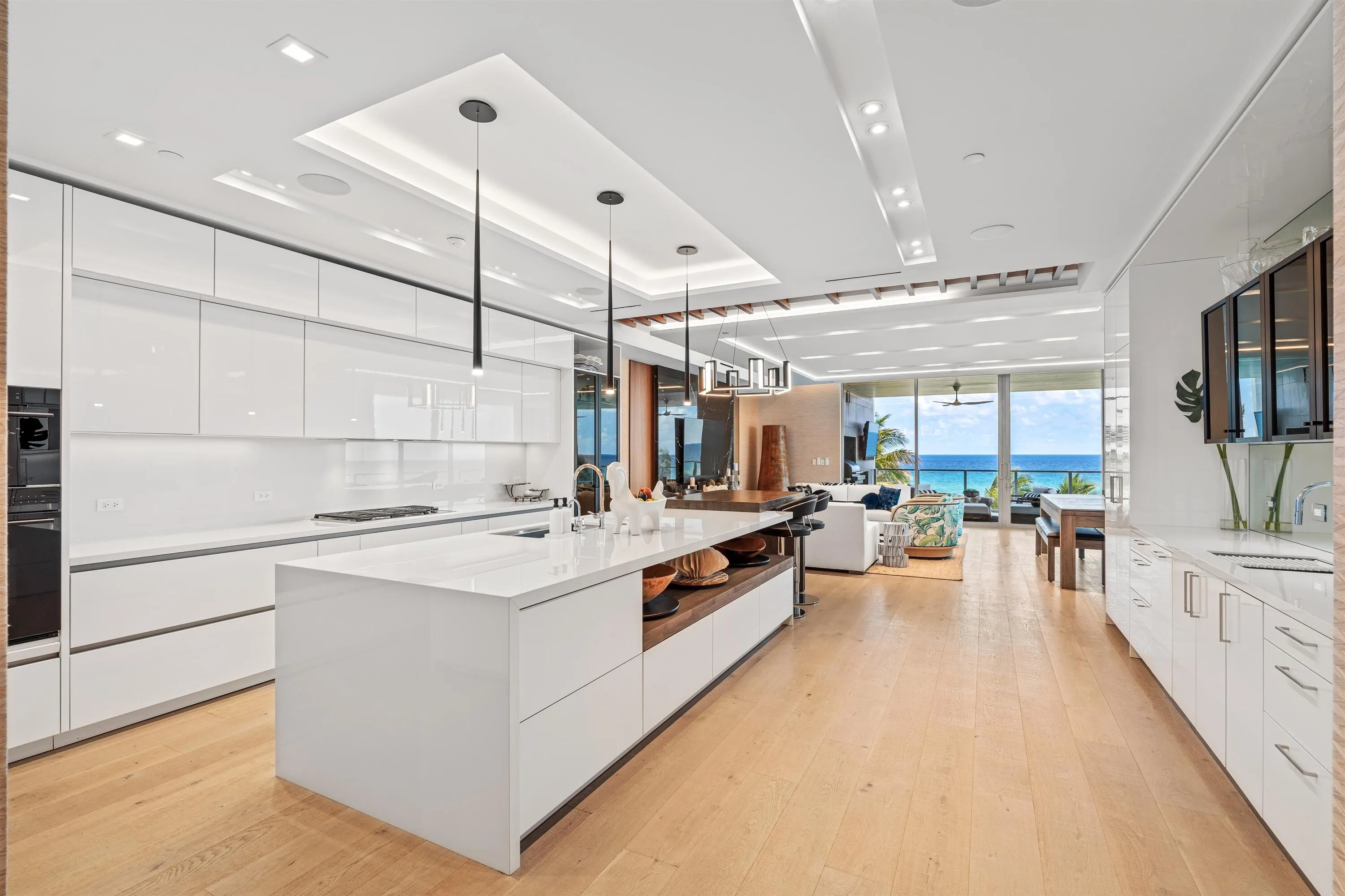 KITCHEN_LOOKING_OUT_DT