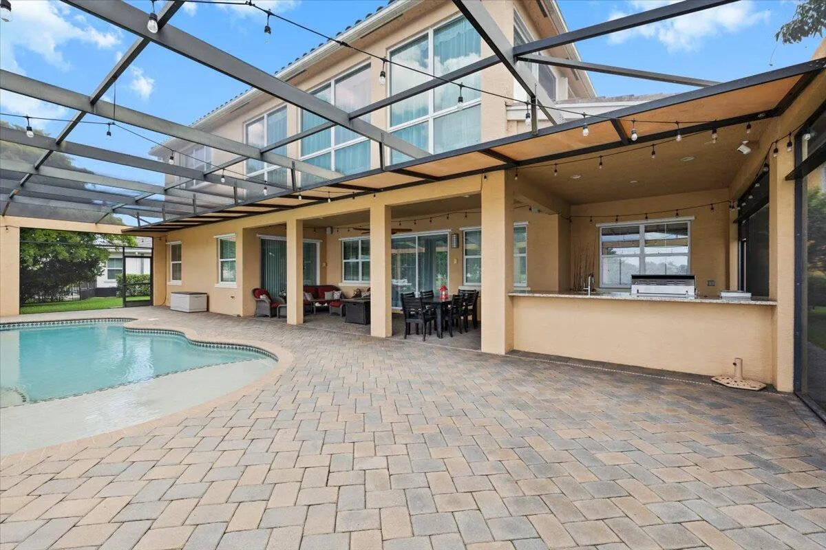 FLORIDA ROOM ABOVE PATIO