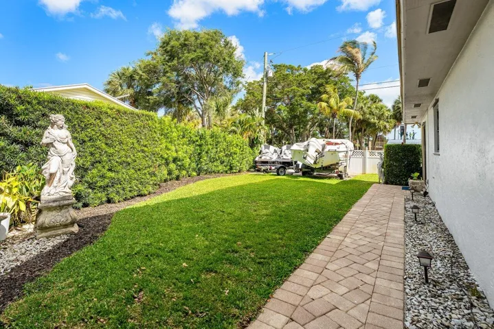 Main Sideyard