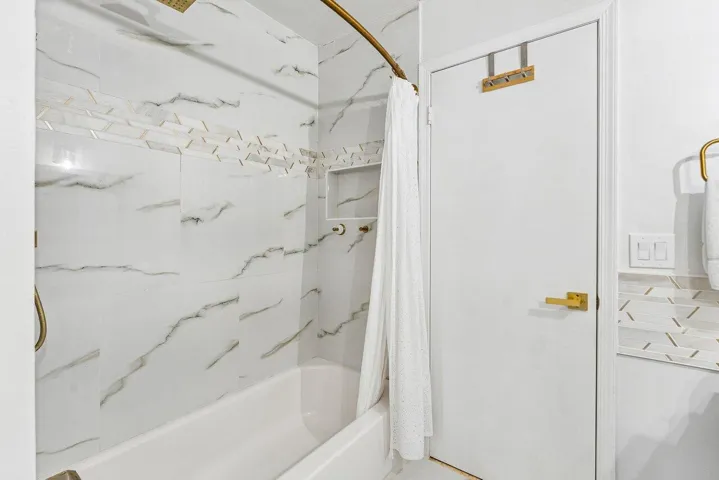 Main Primary Bathroom