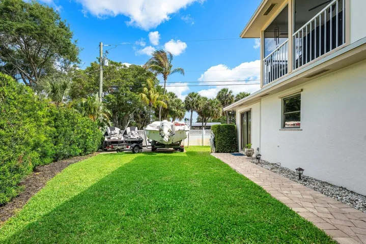 Main Sideyard