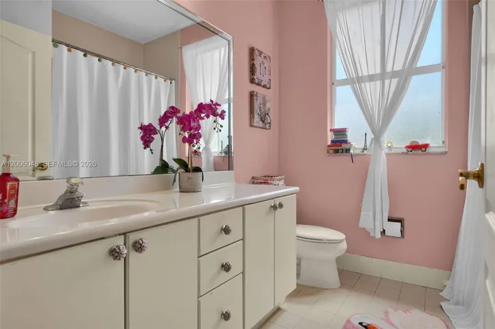 Upstairs bathroom No.2