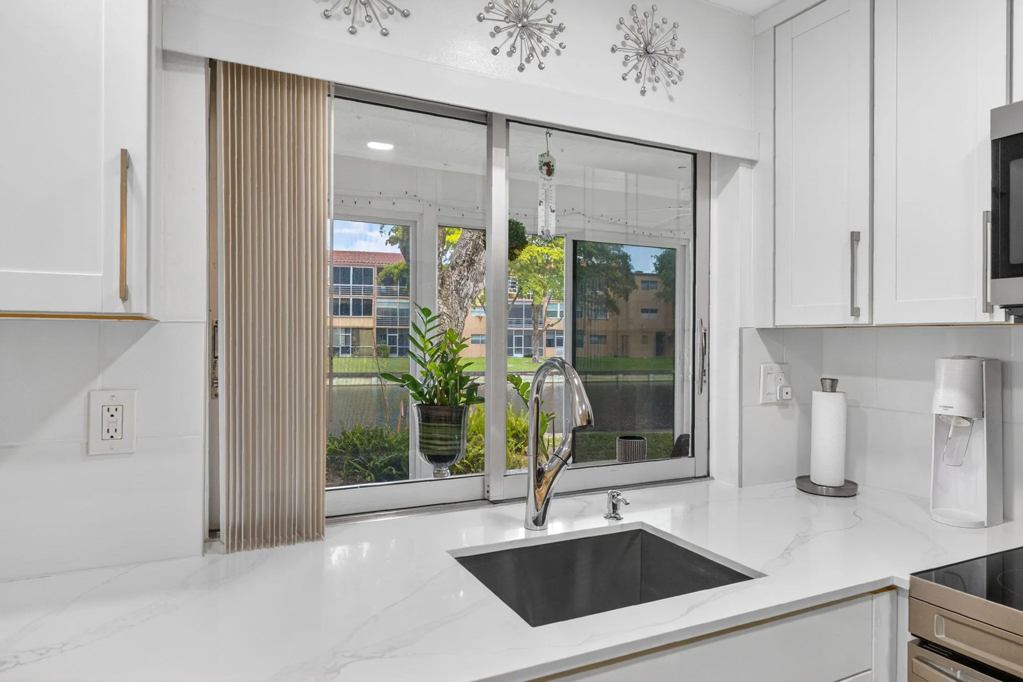 Kitchen - 9081 Lime Bay Blvd 115 Tamarac