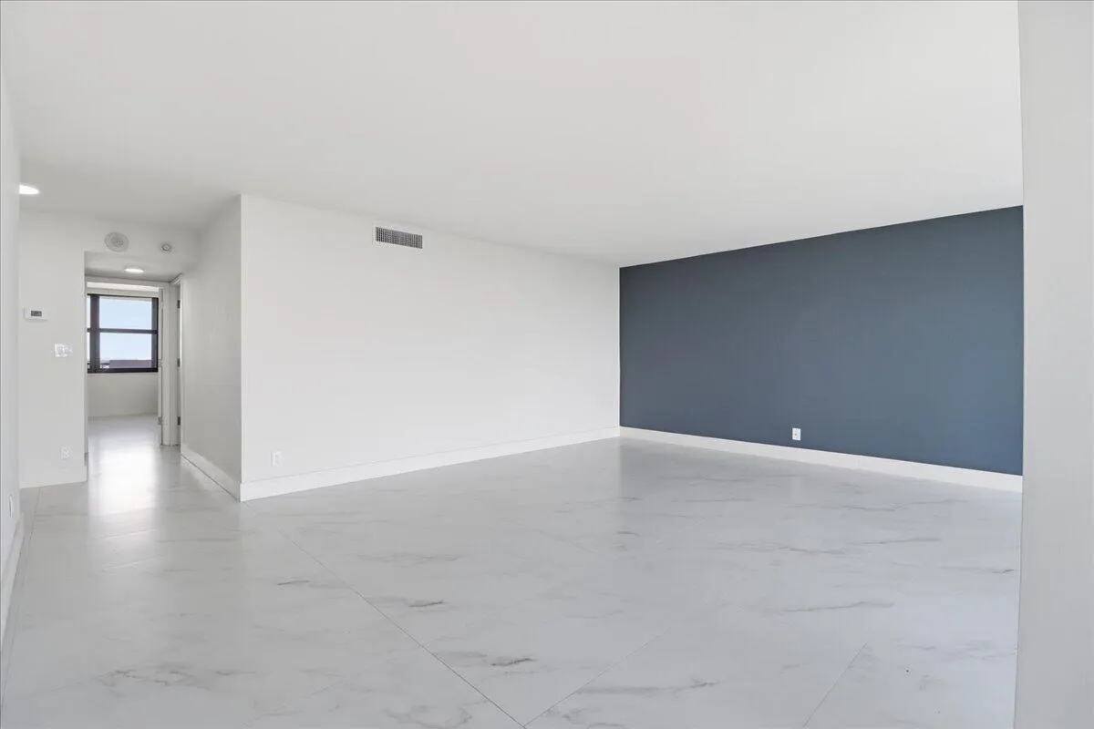 Living / Dining Area