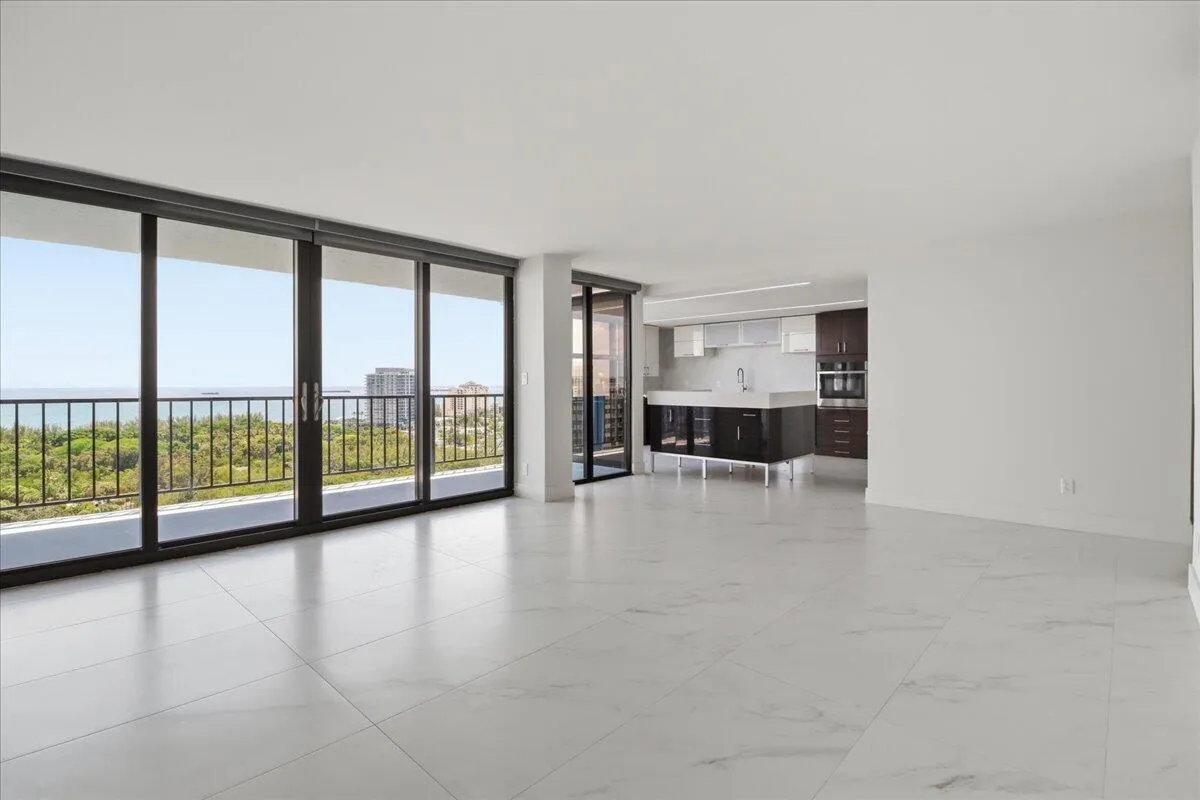 Living / Dining Area