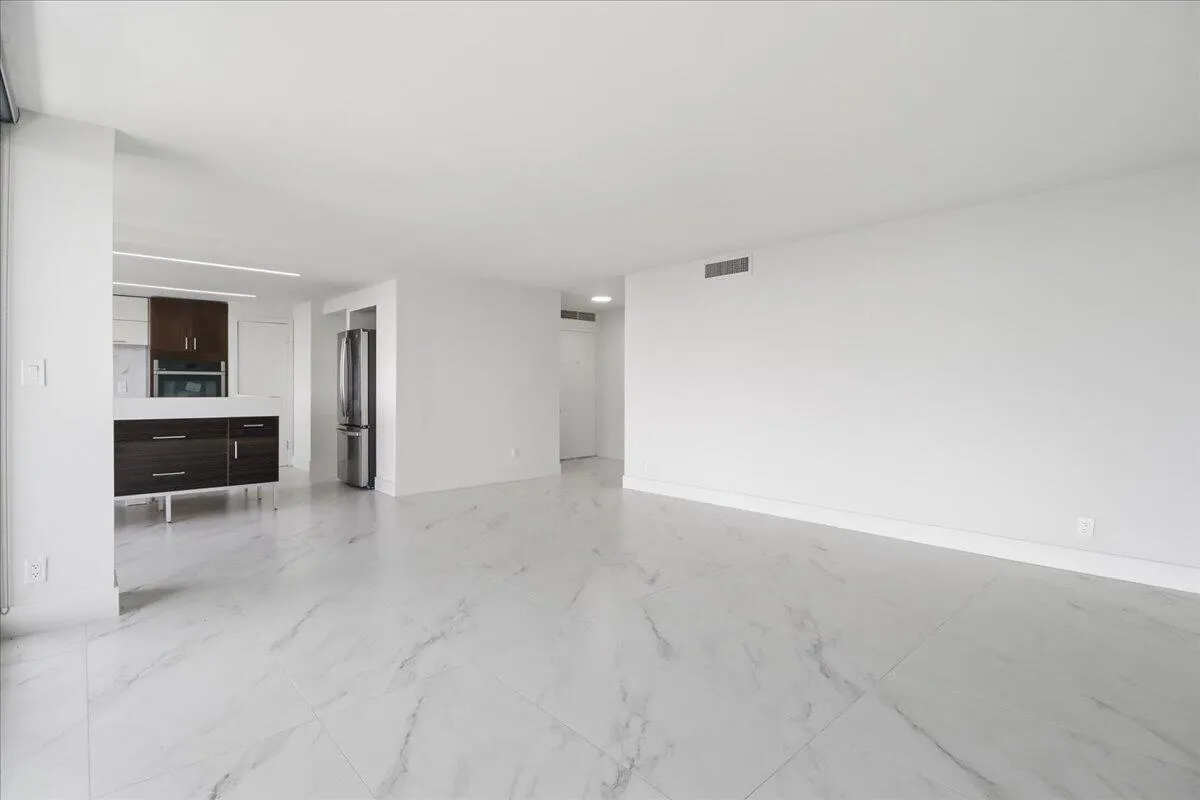 Living / Dining Area