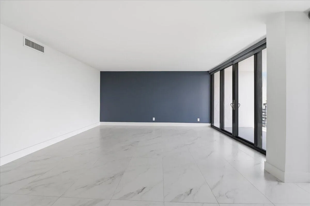 Living / Dining Area