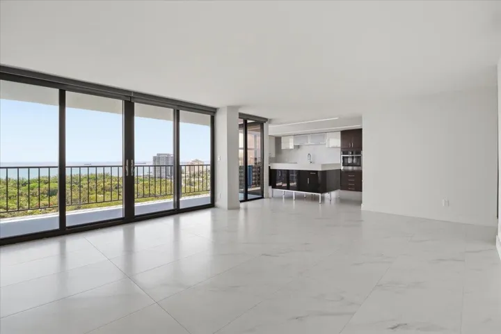 Living / Dining Area