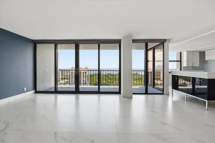 Living / Dining Area