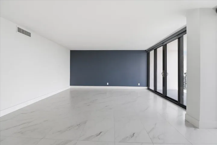 Living / Dining Area