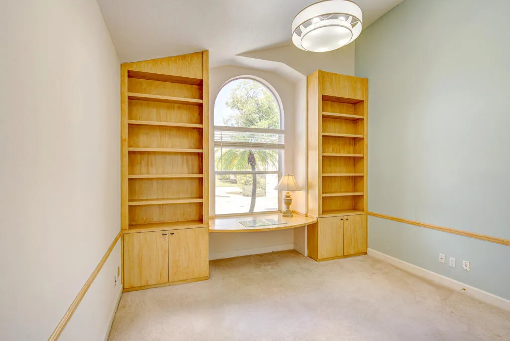 Bedroom / Office