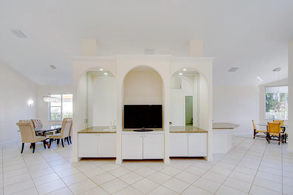 Bar / Sink area