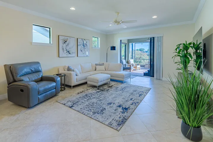 221 SE Longview Drive-12 (1)