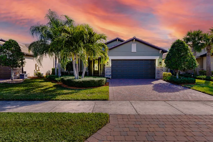 221 SE Longview Drive-51 (1)