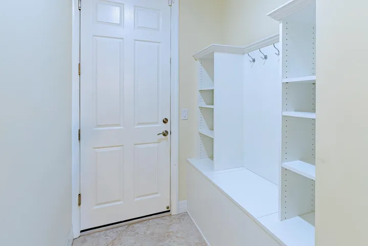 221 SE Longview Drive-9 (1)