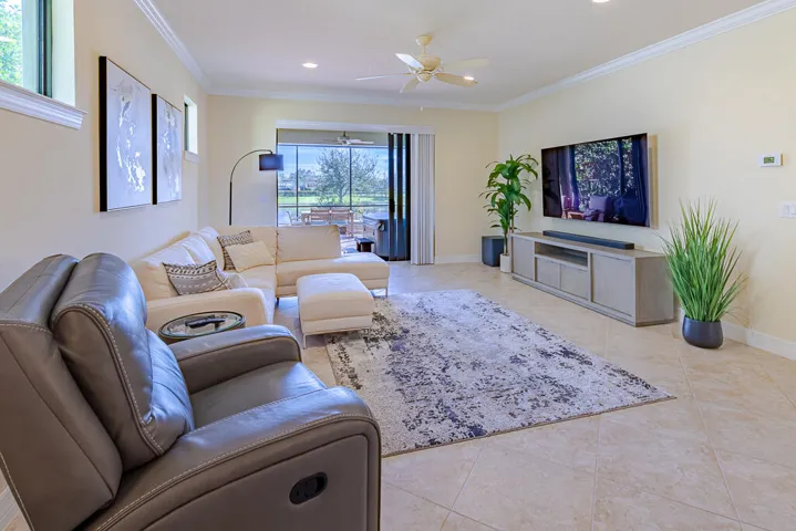 221 SE Longview Drive-19
