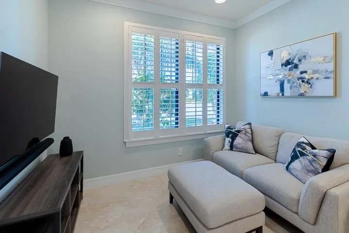 221 SE Longview Drive-7 (1)