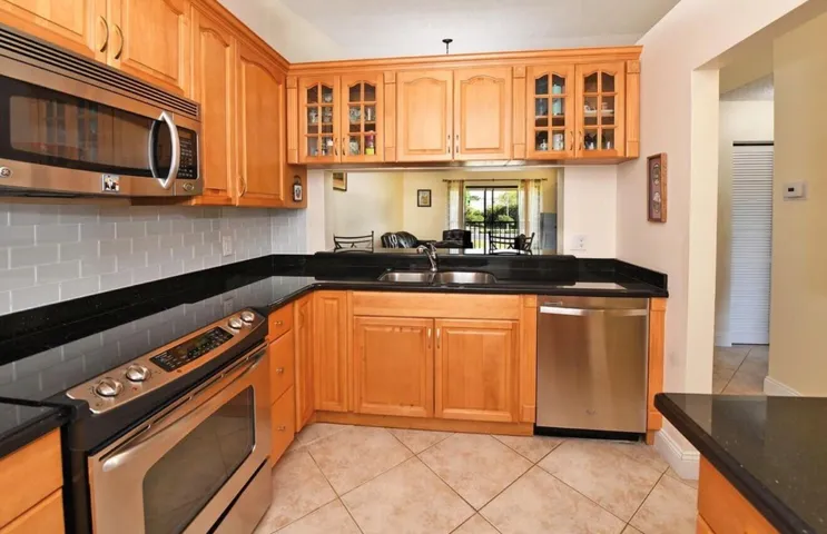 22088 Palms Way, Unit #204, Boca kitchen