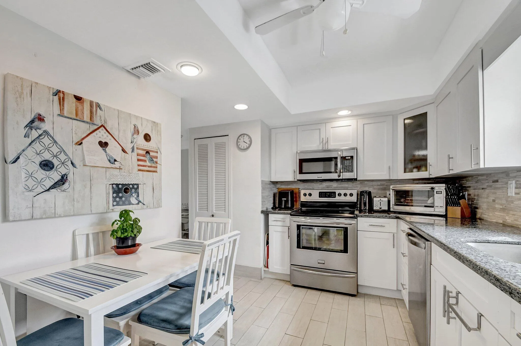 Kitchen with Casual Dining