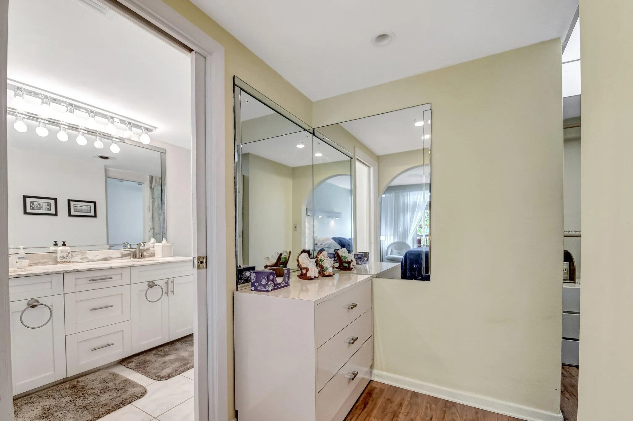 Master Bedroom Dressing Area