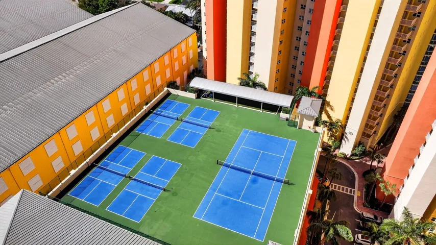Tennis / Pickleball Courts