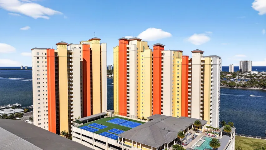 Marina Grande + Community Area