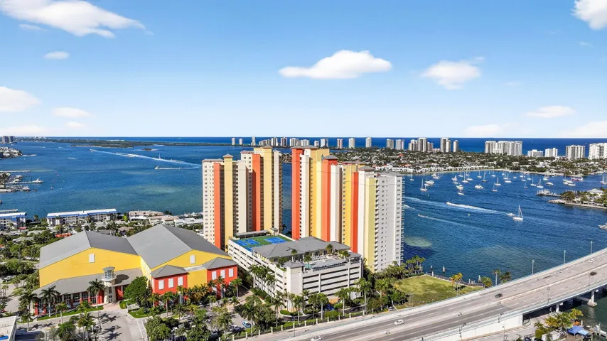 Marina Grande + Marina