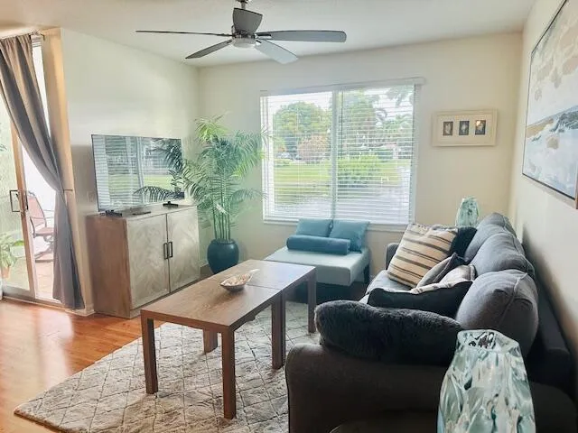 402 Villa-Living room with waterview
