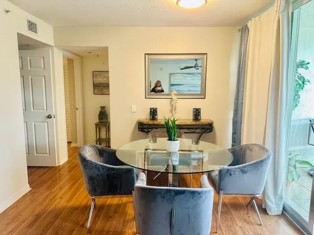402 Villa-Dining area waterview