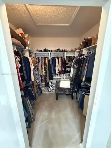 Master Bedroom Walk In Closet