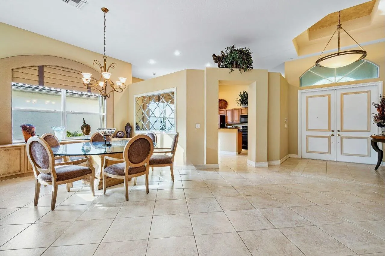 Entry/Dining