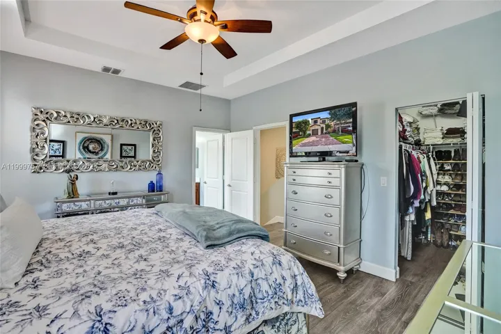 Photo 33