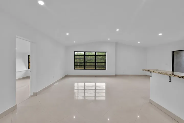 17551 NE 5th Ave North Miami 00012