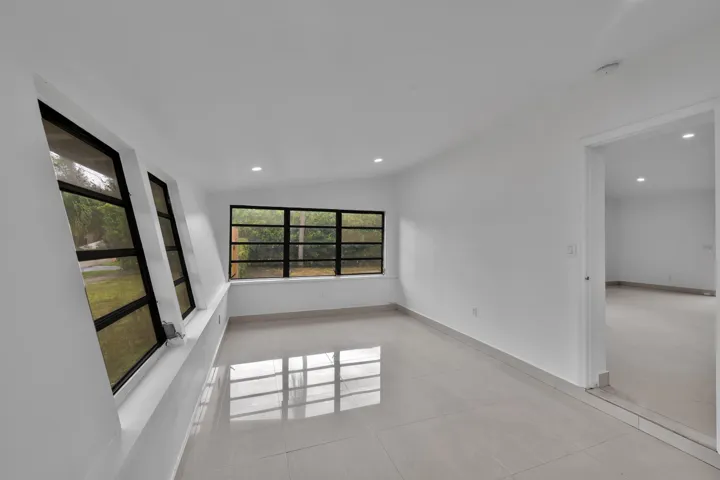 17551 NE 5th Ave North Miami 00020