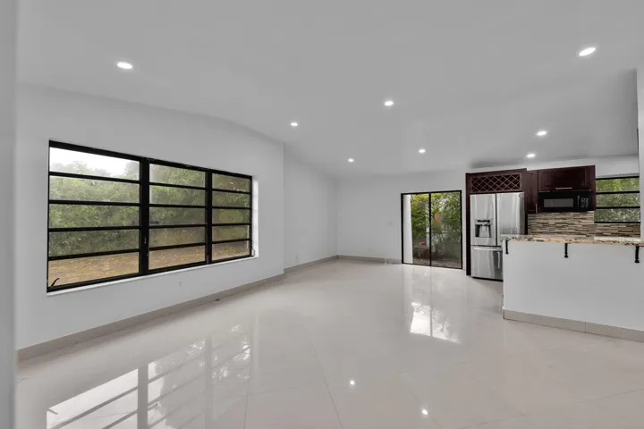 17551 NE 5th Ave North Miami 00022