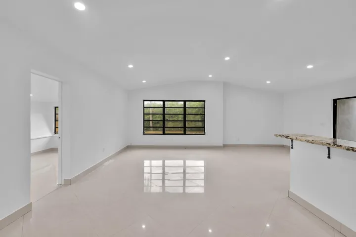 17551 NE 5th Ave North Miami 00011