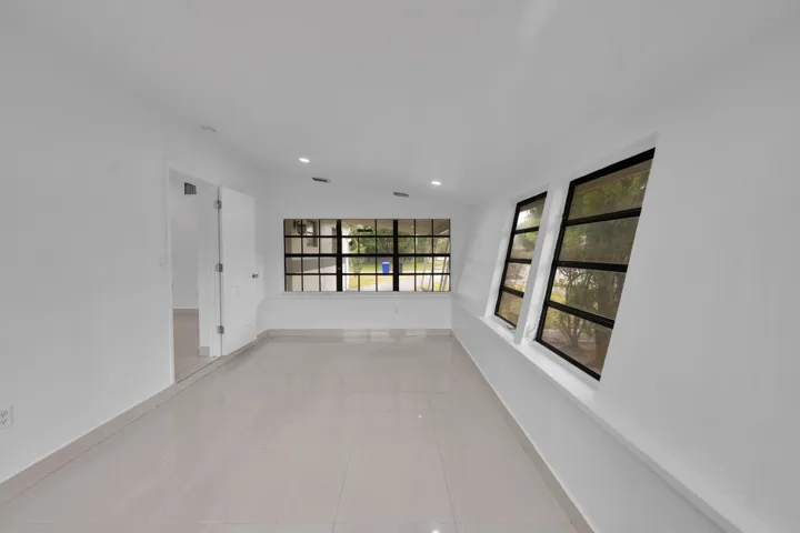 17551 NE 5th Ave North Miami 00021