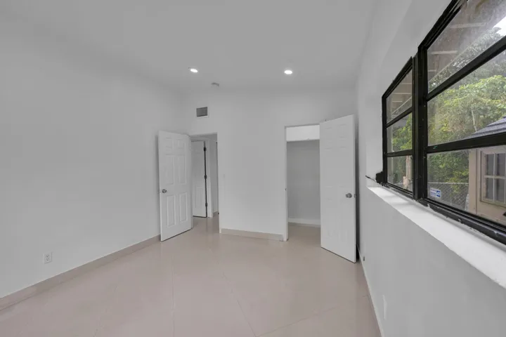 17551 NE 5th Ave North Miami 00030