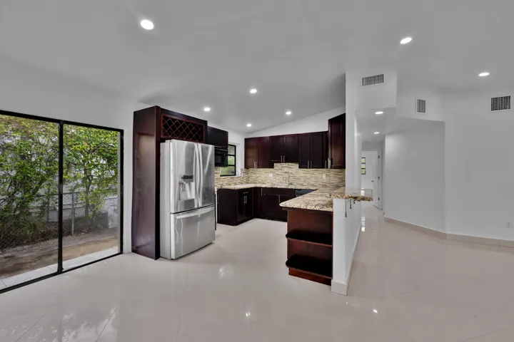 17551 NE 5th Ave North Miami 00016