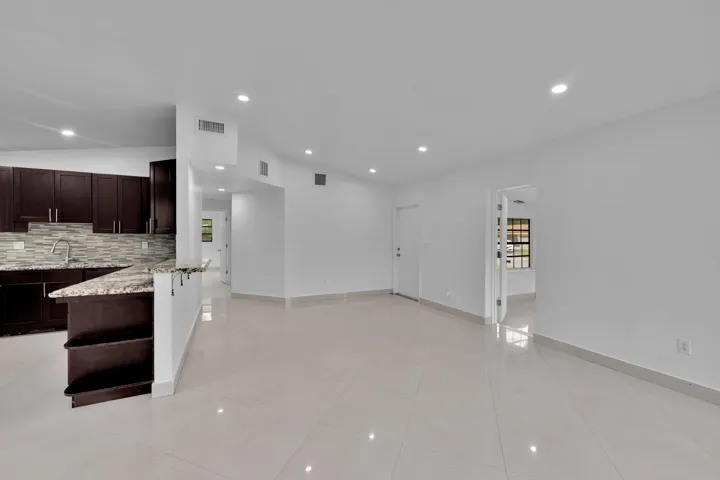 17551 NE 5th Ave North Miami 00014