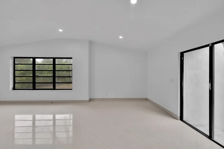 17551 NE 5th Ave North Miami 00019