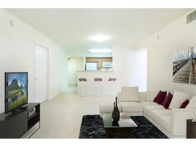 6760 Hakn Living room