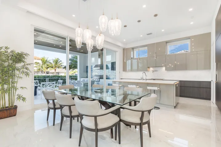 Kitchen & Dining Area