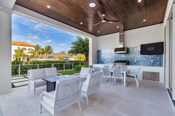Loggia & Summer Kitchen