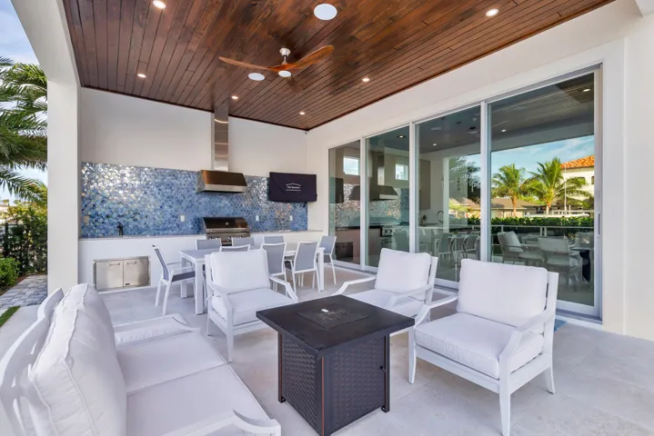 Loggia & Summer Kitchen