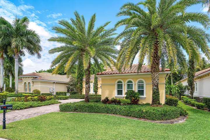 002-12121SunnydaleDrive-Wellington-FL-33
