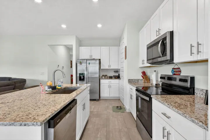 14-kitchen.jpg