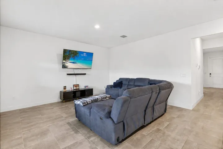 10-living-room.jpg