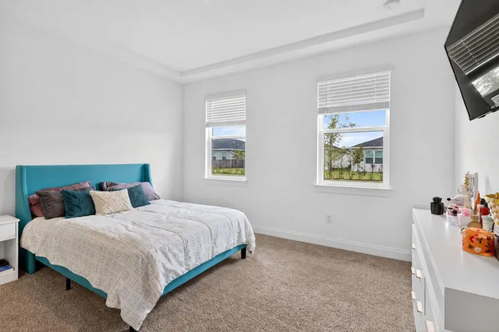 21-primary-bedroom.jpg